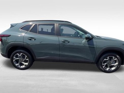 Certified 2026 Chevrolet Trax LT FWD image 8