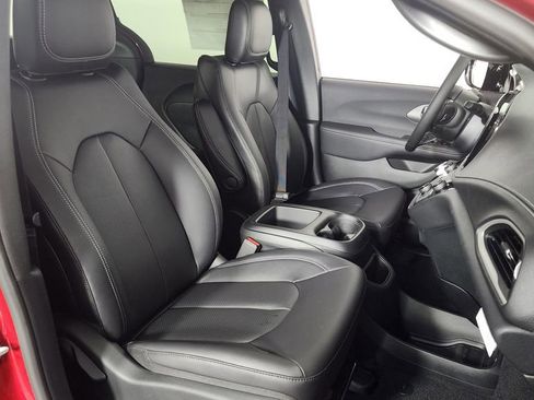New 2026 Chrysler Pacifica Select image 35