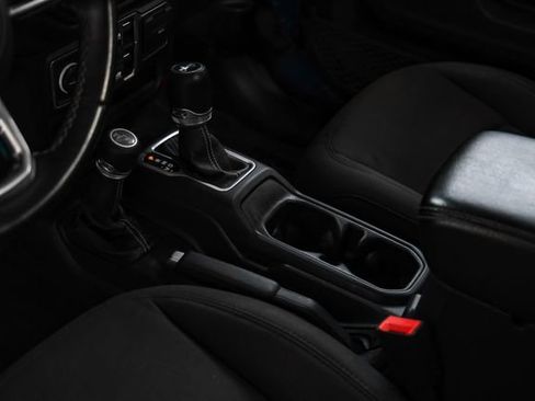 Used 2020 Jeep Wrangler Unlimited Sahara AWD/4WD image 27
