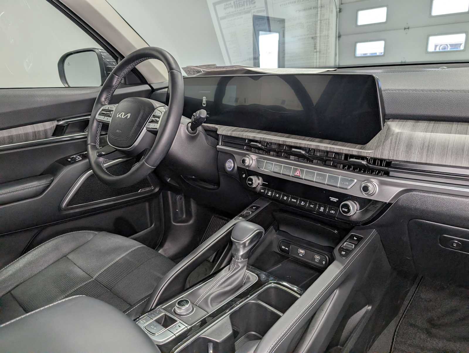 Used 2024 Kia Telluride EX w/ EX Captain's Chair Package AWD/4WD image 45
