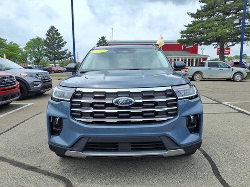 Used 2025 Ford Explorer Active w/ Active Comfort Package AWD/4WD image 3