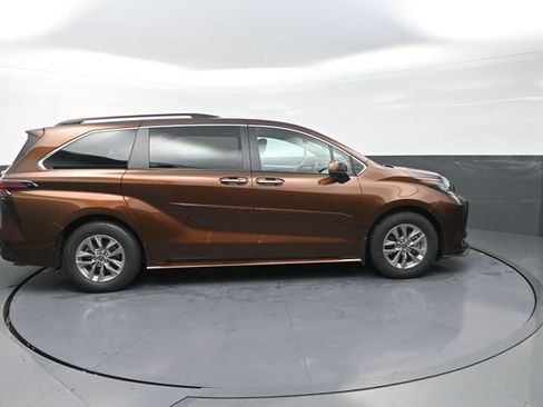 Certified 2022 Toyota Sienna XLE w/ XLE Plus Package AWD/4WD image 24
