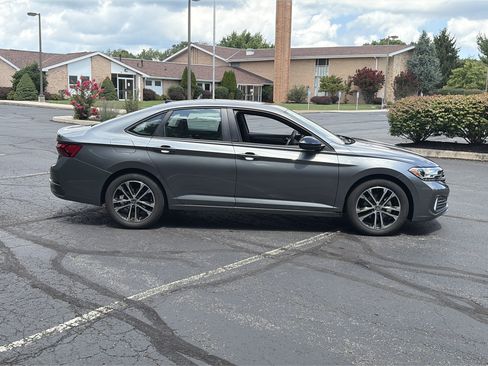 Used 2024 Volkswagen Jetta Sport FWD image 4