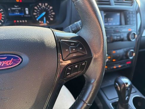 Used 2019 Ford Explorer XLT image 37