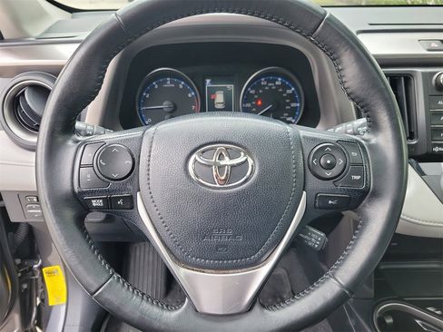 Used 2018 Toyota RAV4 XLE image 19