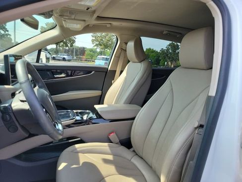 Used 2023 Lincoln Nautilus Reserve AWD/4WD image 5