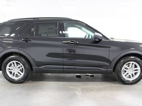 New 2026 Ford Explorer Active RWD image 13
