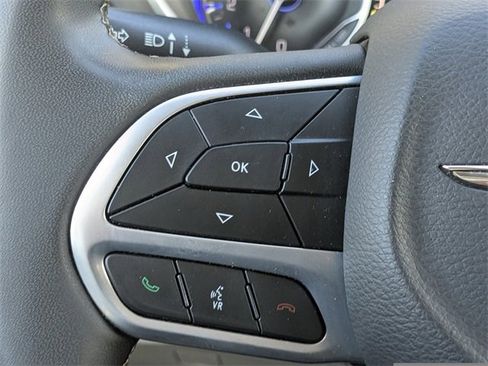 Certified 2024 Chrysler Pacifica Touring-L image 25