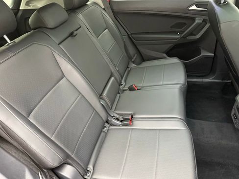 Used 2019 Volkswagen Tiguan SE w/ Panoramic Sunroof Package image 26