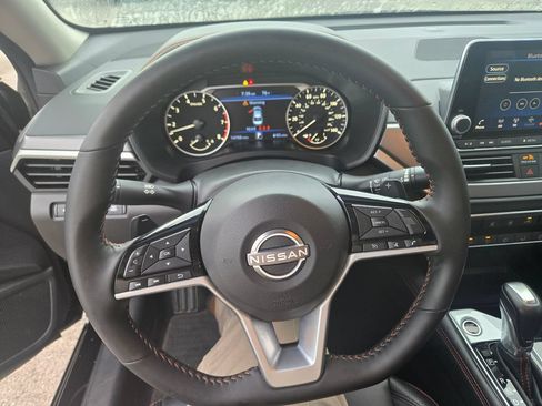 Used 2025 Nissan Altima 2.5 SR AWD/4WD image 9