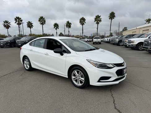 Used 2017 Chevrolet Cruze LT w/ Convenience Package image 13