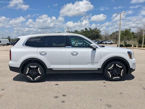 Used 2024 Kia Telluride S FWD image 4