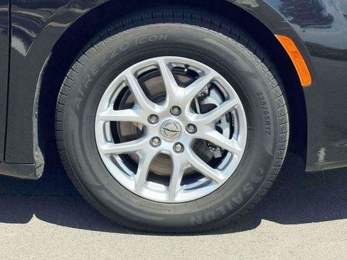 Certified 2023 Chrysler Pacifica Touring-L FWD image 9