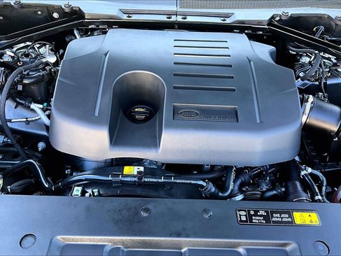 Used 2025 Land Rover Defender 110 S image 32