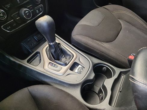 Used 2016 Jeep Cherokee Altitude image 26