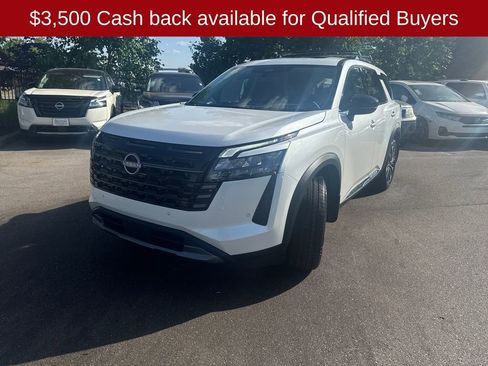 New 2026 Nissan Pathfinder Platinum FWD image 3