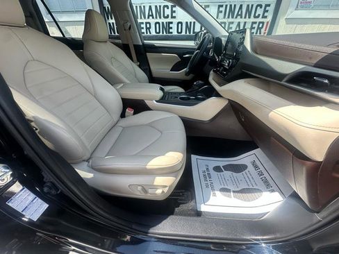 Used 2022 Toyota Highlander XLE image 31