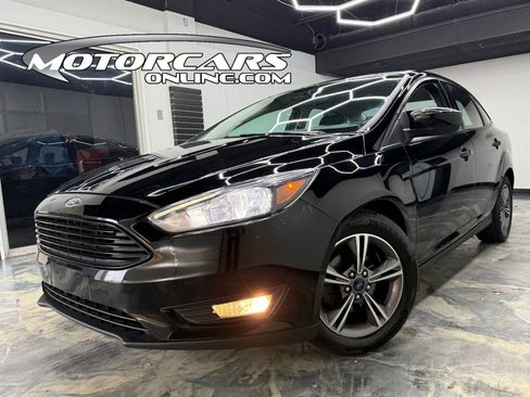 Used 2018 Ford Focus SE w/ SE Appearance Package image 1