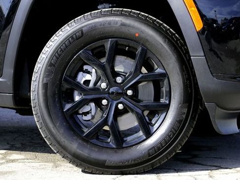 New 2025 Jeep Grand Cherokee L Laredo image 2