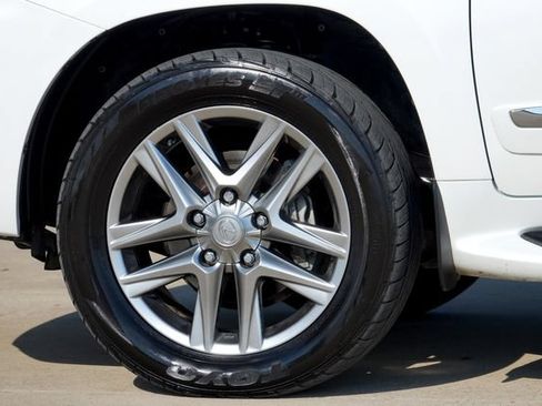 Used 2013 Lexus LX 570 4WD w/ Luxury Pkg w/Pre-crash image 38