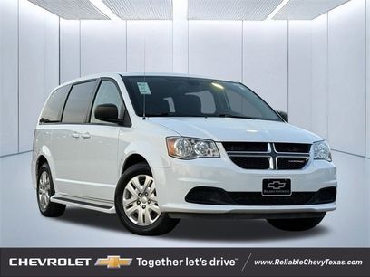 Used 2018 Dodge Grand Caravan SE w/ UConnect Hands-Free Group