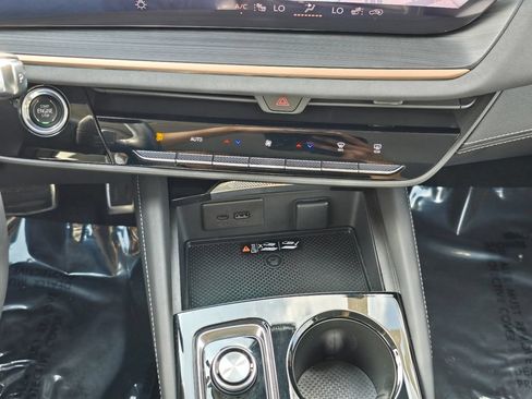 Certified 2025 Buick Envision Sport Touring AWD/4WD image 18