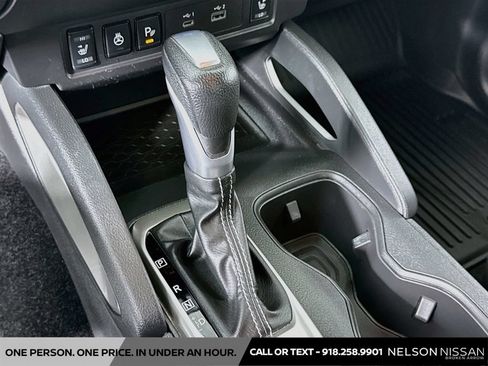 Used 2025 Nissan Frontier SV w/ SV Convenience Package RWD image 16