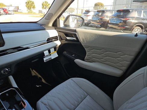 New 2026 Mitsubishi Outlander SEL FWD image 11