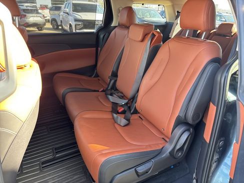 Used 2026 Kia Carnival SX image 16