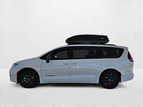 New 2025 Chrysler Pacifica Select w/ Fav Edition Package image 5
