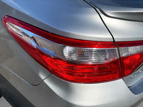 Used 2017 Toyota Camry SE FWD image 28