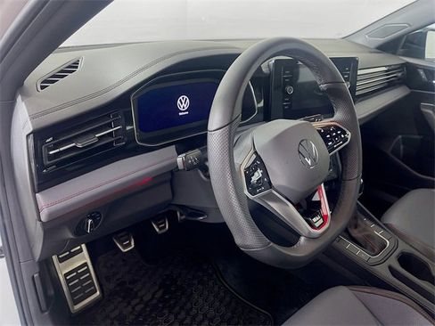 Used 2025 Volkswagen Jetta GLI Autobahn image 10