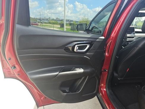 Used 2025 Jeep Compass Trailhawk AWD/4WD image 13