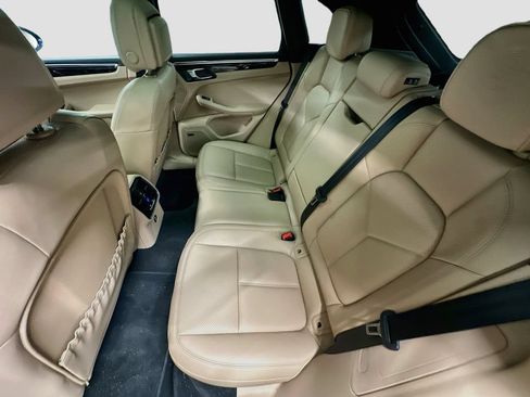 Certified 2026 Porsche Macan AWD/4WD image 25