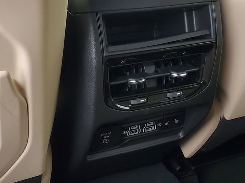 Used 2024 Jeep Grand Cherokee Limited image 34