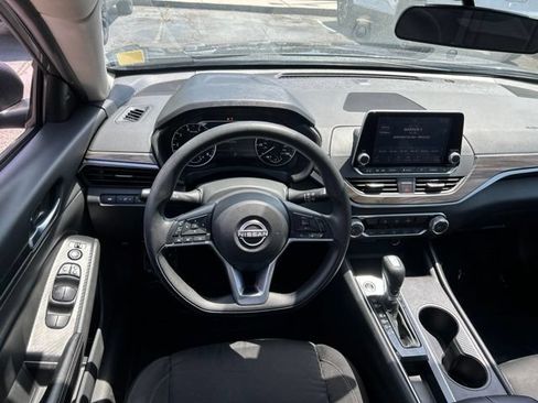 Used 2025 Nissan Altima 2.5 SV FWD image 26