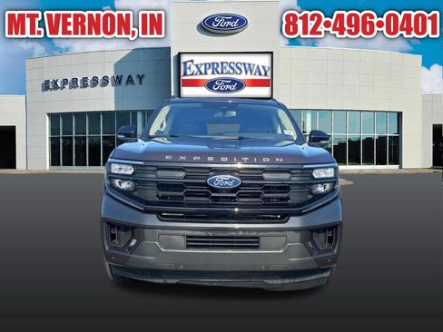 Used 2025 Ford Expedition Active AWD/4WD image 4
