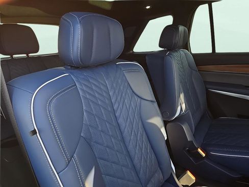New 2026 Cadillac Vistiq Premium Luxury w/ LPO, Floor Liner Package AWD/4WD image 26