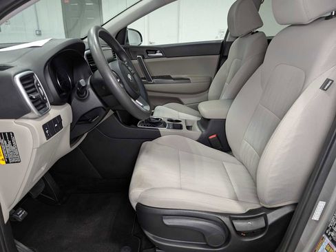 Used 2020 Kia Sportage LX image 4