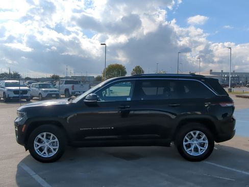 Used 2024 Jeep Grand Cherokee Limited image 7