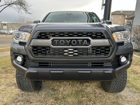 Used 2023 Toyota Tacoma SR AWD/4WD image 16