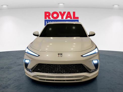 New 2026 Buick Envista Avenir image 2