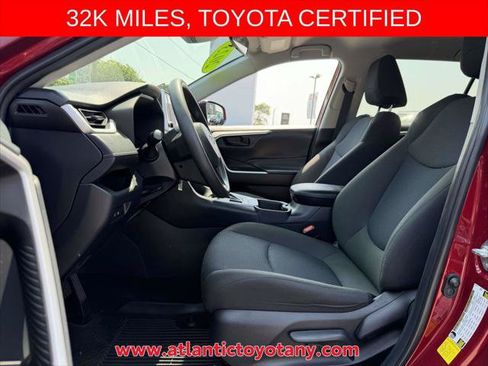 Certified 2023 Toyota RAV4 LE AWD/4WD image 17