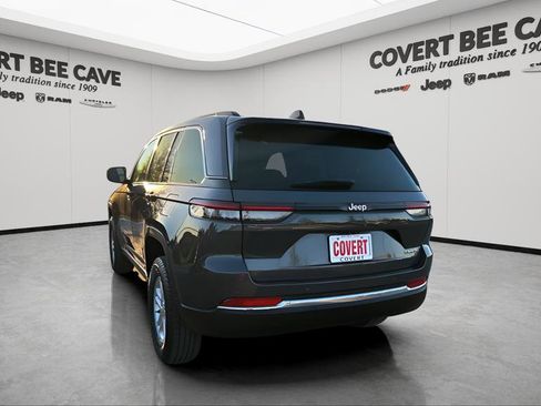 Used 2022 Jeep Grand Cherokee Laredo w/ Luxury Tech Group I image 7