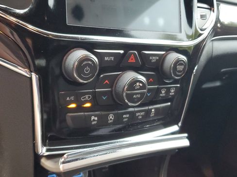 Used 2019 Jeep Grand Cherokee Overland RWD image 22