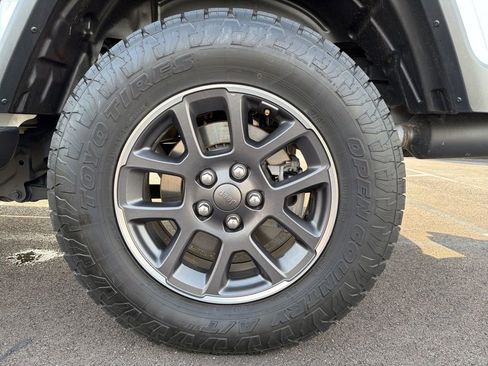 Used 2020 Jeep Gladiator Overland image 14