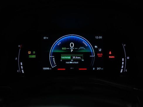 Used 2025 Toyota Camry SE image 17