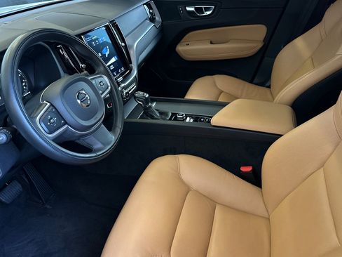 Used 2020 Volvo XC60 T5 Momentum w/ Protection Package Premier FWD image 10