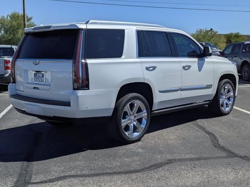 Used 2017 Cadillac Escalade Premium Luxury AWD/4WD image 2