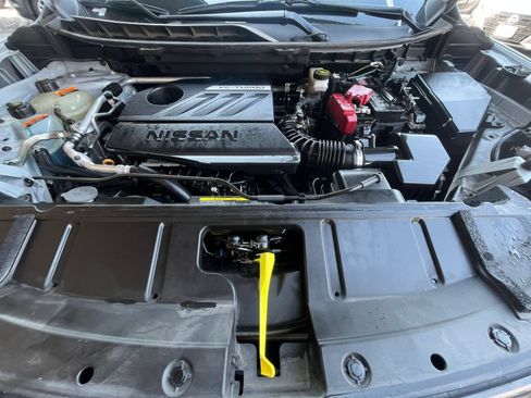 Used 2025 Nissan Rogue SV FWD image 29